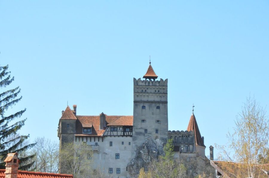 From Sibiu: Day Tour to Brasov and Draculas Castle