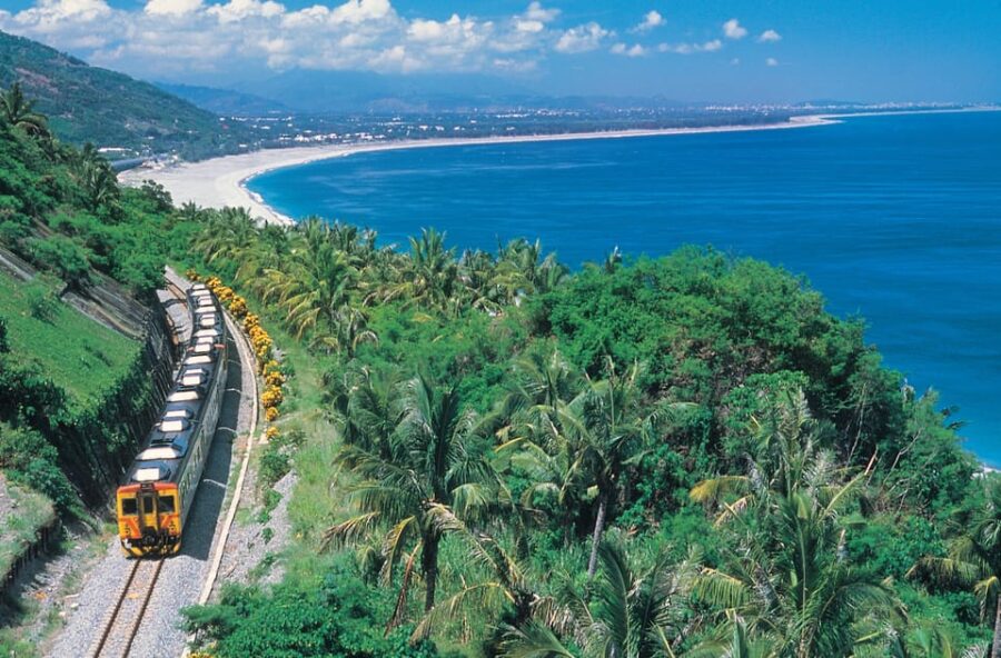 From Taipei: Taroko Gorge Day Tour by Train