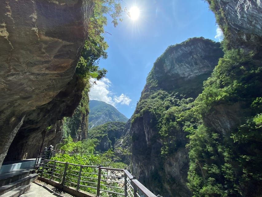 From Taipei: Taroko Gorge Day Tour by Train