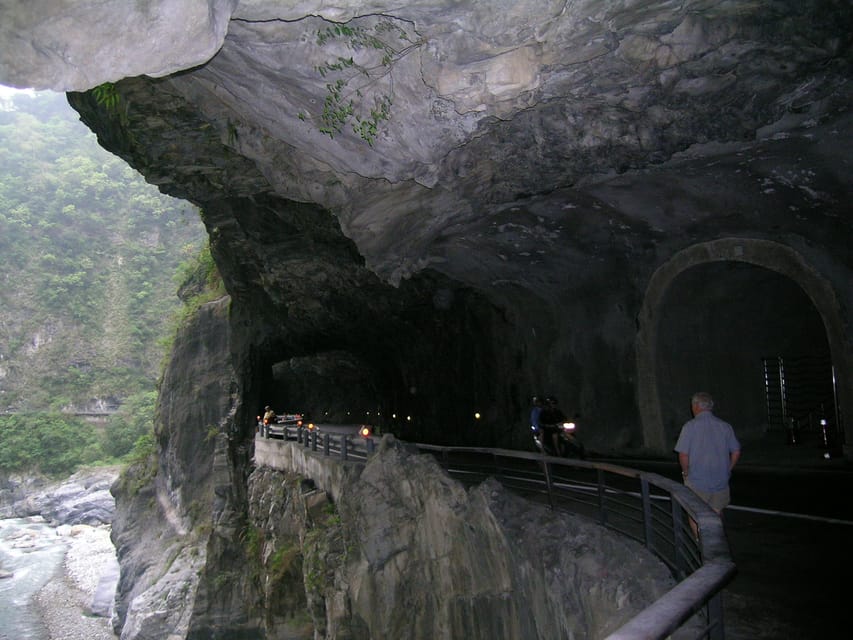 From Taipei: Taroko Gorge Day Tour by Train