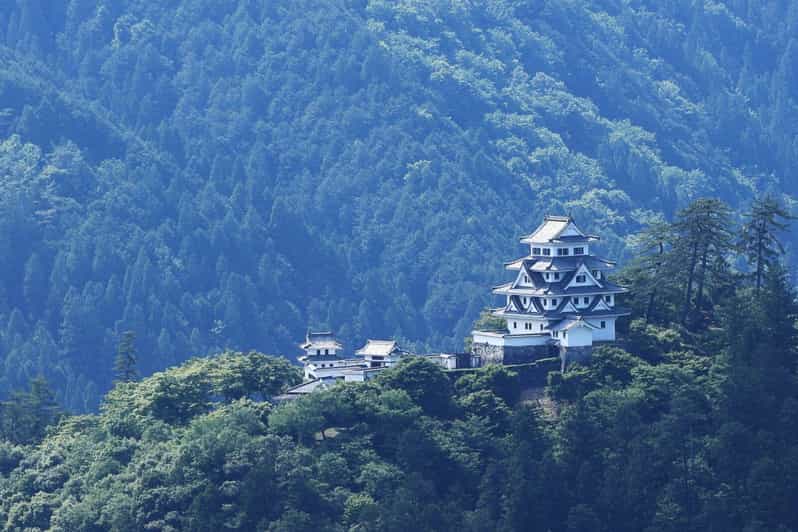 From Takayama: Gujo Hachiman -History, Traditions and Crafts