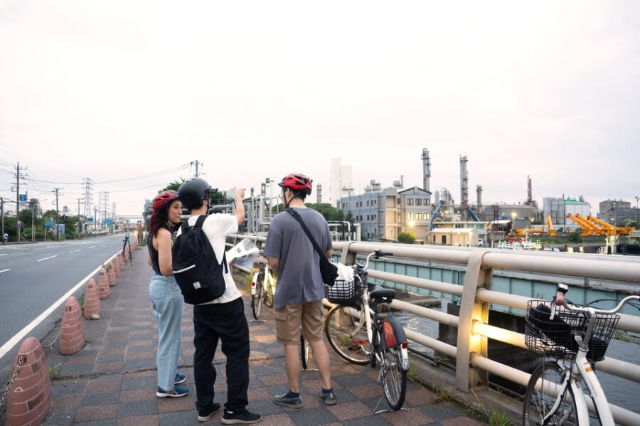 From Tokyo: Keihin Industrial Zone Night Tour by E-Bike