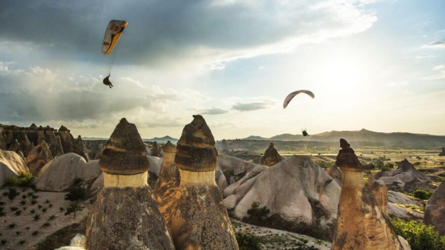 From Urgüp/Göreme: Cappadocia Tandem Paragliding & Transfer
