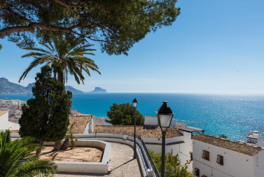 From Valencia: Day Trip to Altea and Villajoyosa