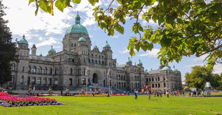 From Vancouver: Butchart Gardens & Victoria Sightseeing Tour