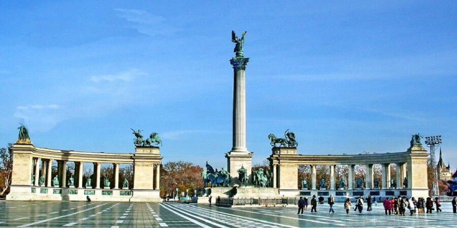 From Vienna: Private Day Tour of Budapest Inc. Local Guide