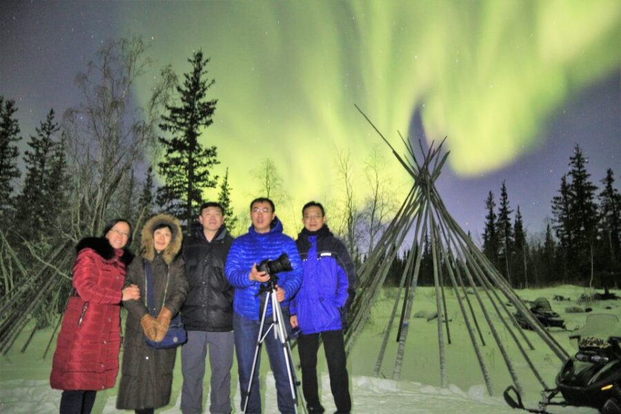From Yellowknife: Northern Lights Bus Tour With Photos