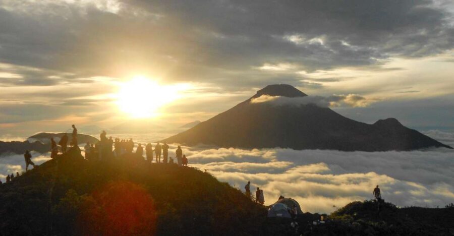 From Yogyakarta: Dieng Plateau Golden Sunrise Guided Trip