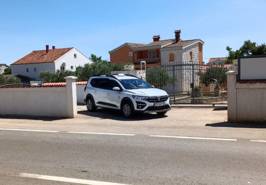 From Zadar: Private Transfer to Dubrovnik Airport