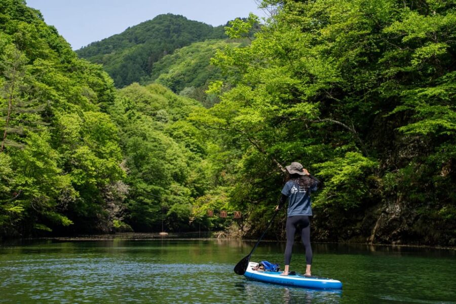 Fujiwara Lake: Full-day Stand-Up Paddleboarding (SUP) + Takaragawa Onsen Tour in Gunma