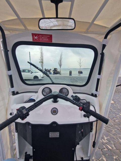 Full City of Lisbon on Board of a Private Car - Tour Overview