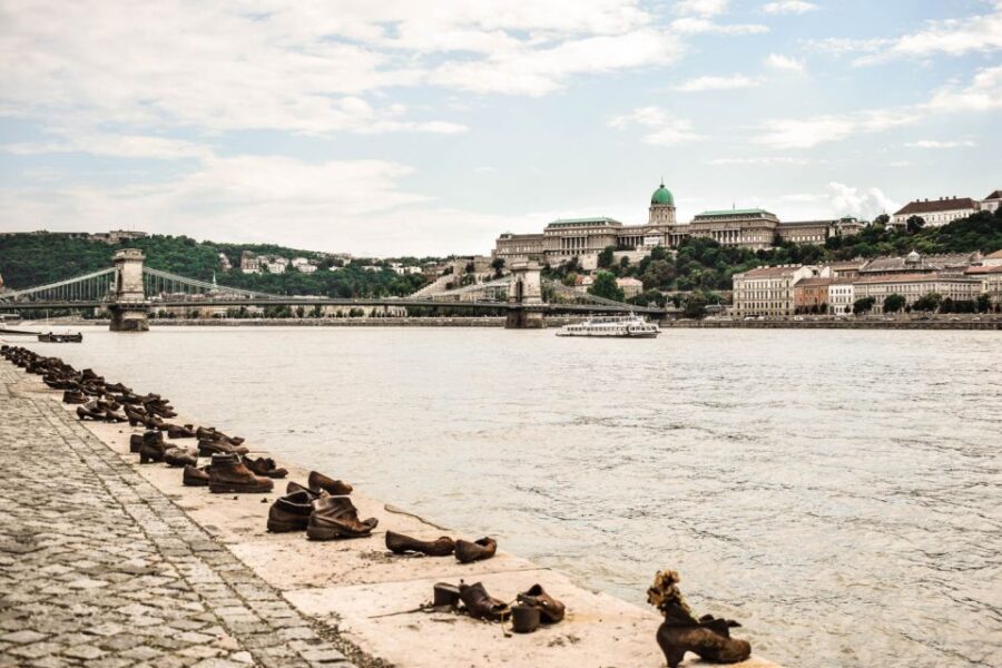 Full Day Budapest City Tour With Lunch, Wine & Dessert