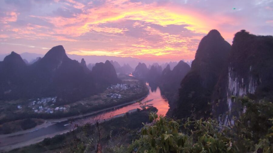 Full/Half-Day Yangshuo Xianggong Hill Sunrise Private Tour