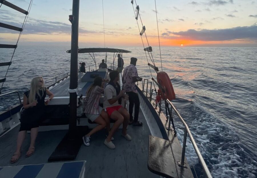 Funchal: Sunset Tour on Traditional Madeiran Boat W/ Drinks