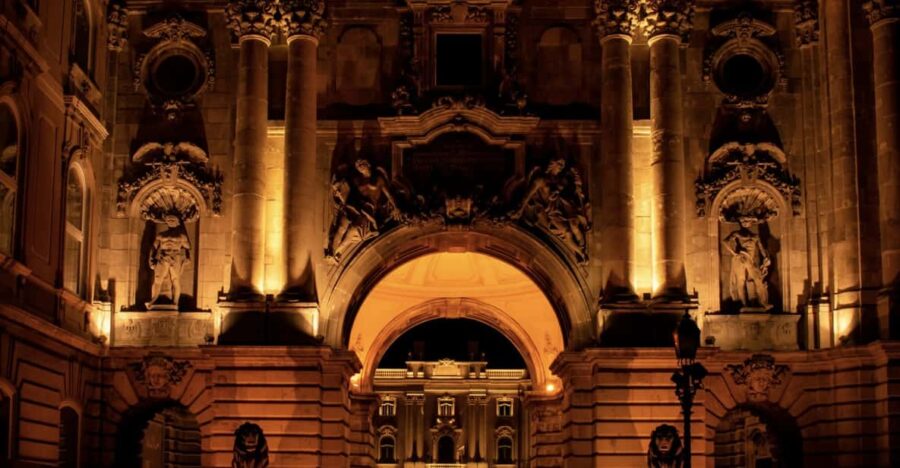 Gems of the Budapest Castle District: Free Walking Tour!
