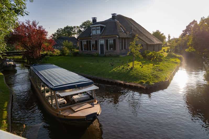 Giethoorn: Canal Cruise (1,5)Village Centre, Old Town & Lake