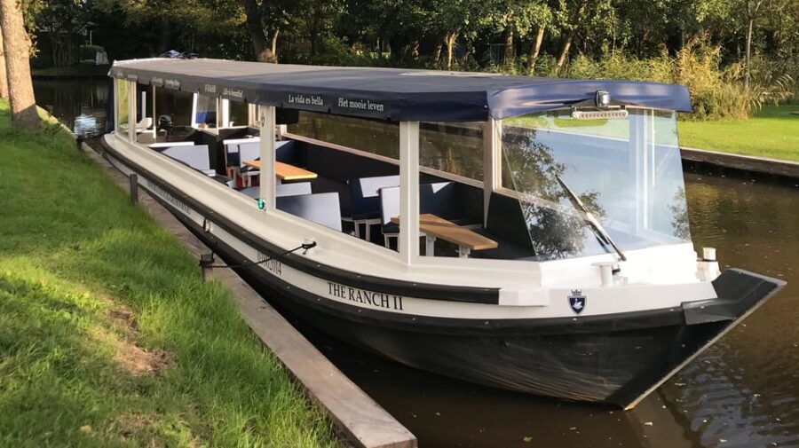 Giethoorn: Luxury Private Boat 2 Hour Tour With Local Guide