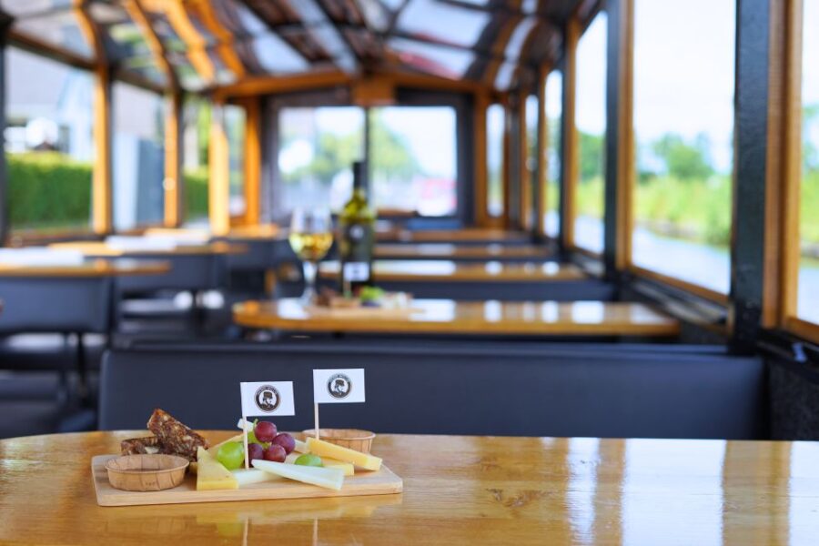 Giethoorn: Sightseeing Boat Tour