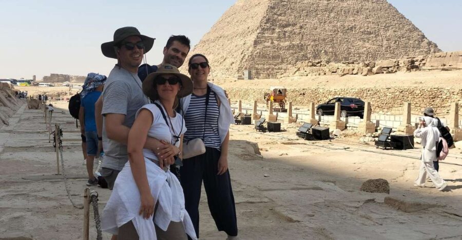 Giza Pyramids, Mummy Museum And Bazaar Private Day Tour