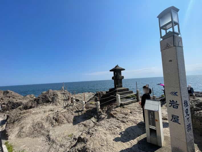 Gourmet Food and Temple Visit Tour in Enoshima