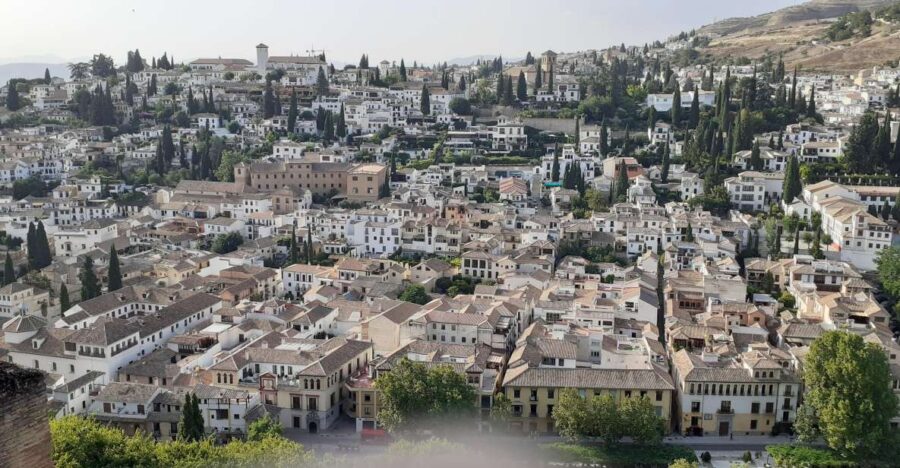 Granada: Albaicin and Sacromonte Districts Guided Tour