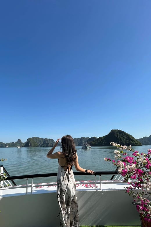 Ha Long Bay Cruise: Kayaking, Sun Set Party & Buffet Lunch