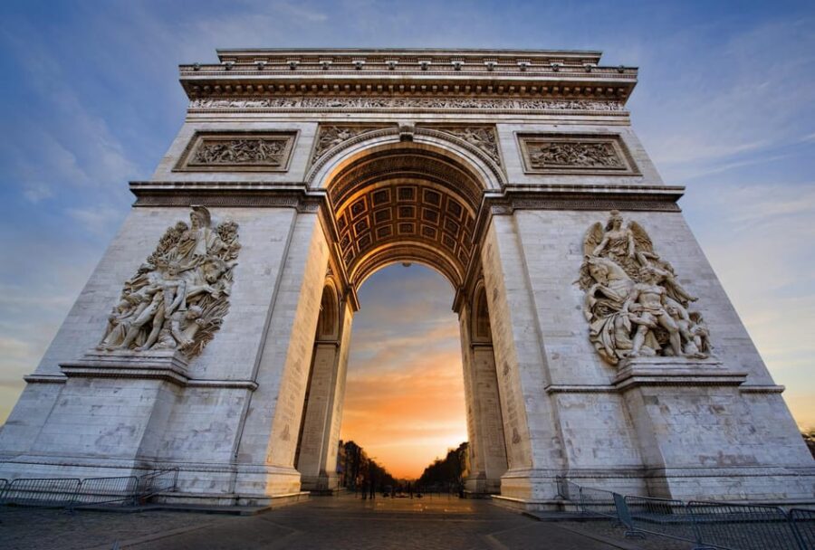 Half-Day Paris Vintage Car Tour With Cruise & Hotel Pick up