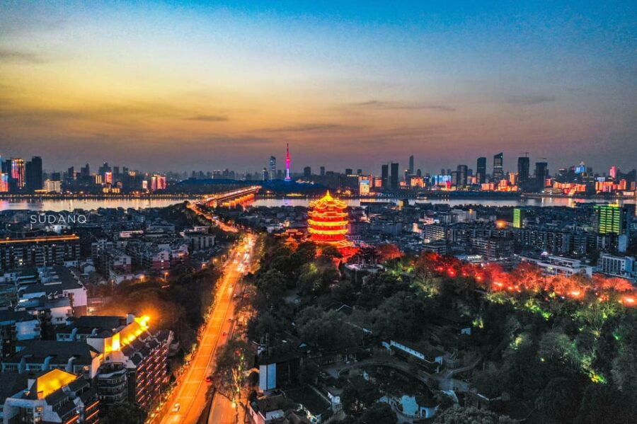 Half Day Wuhan Yellow Crane Tower and Donghu Lake