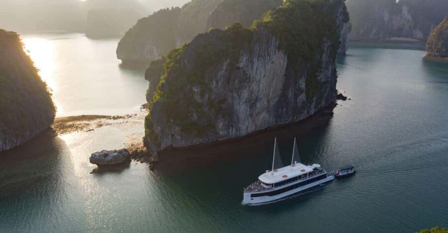 Halong Bay Luxury 5*Cruise/Kayaking, Buffet Lunch, Limousine