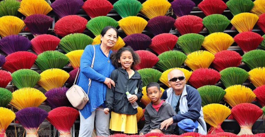 Hanoi: Perfume Pagoda and Incense Making Tour With Lunch