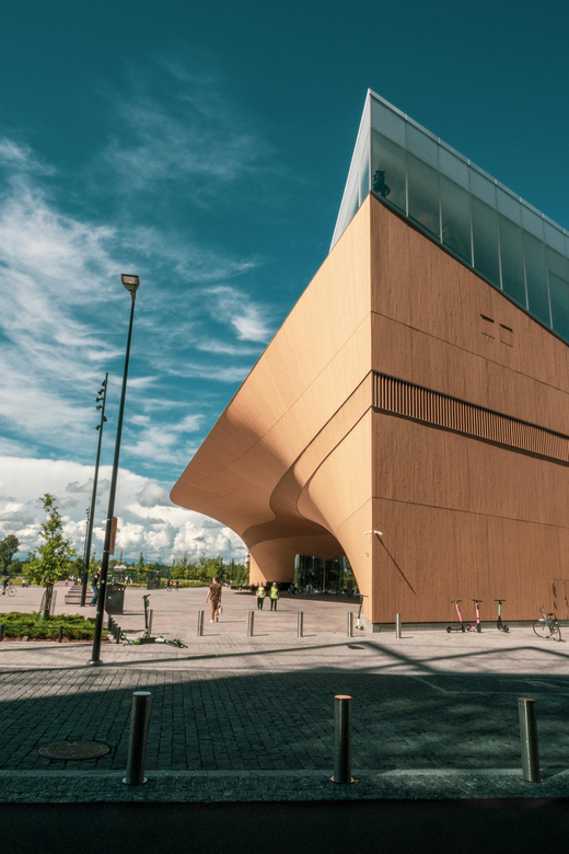 Helsinki Private Walking Tour With a Sociologist