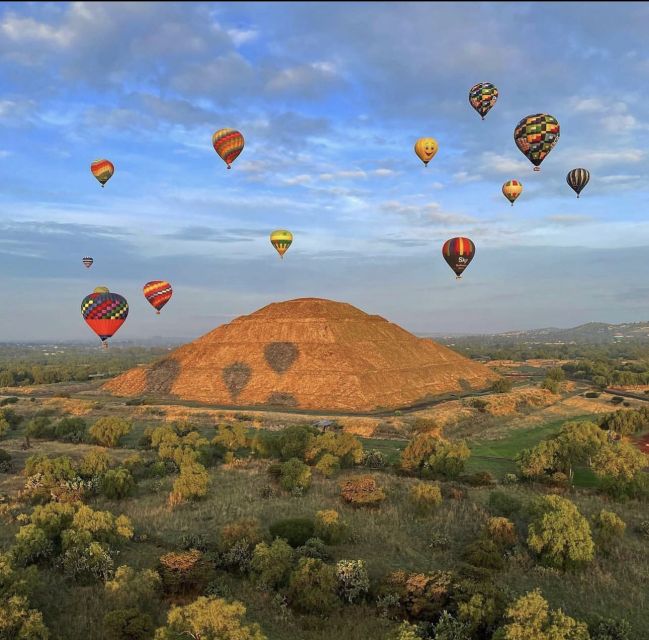 Hot Air Balloon Flight From CDMX + Cave Breakfast