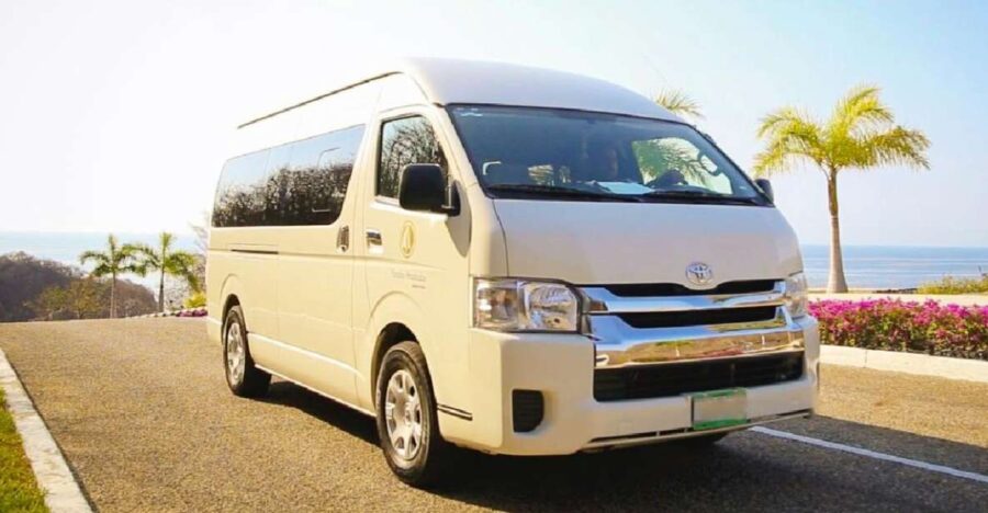 Huatulco: Round-Trip Shared Airport Transfer