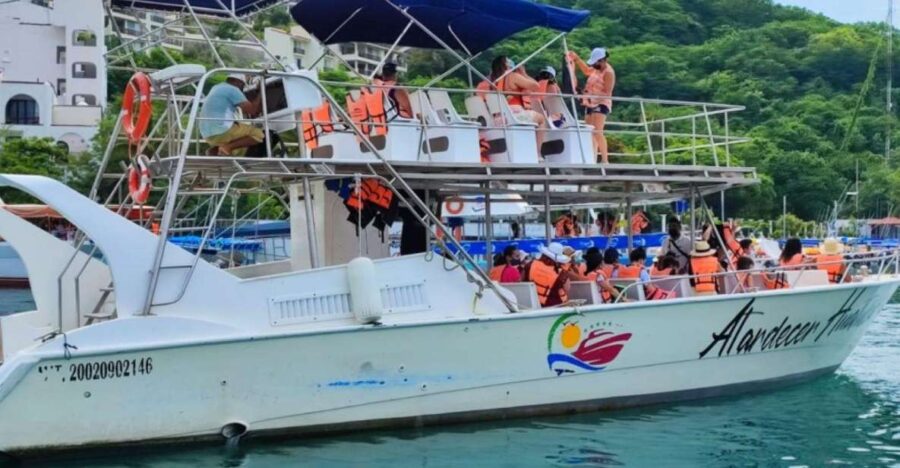 Huatulco: Tour of the Bays by Boat