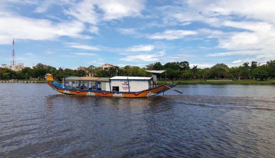 Hue: Dragon Boat Trip to Visit Thien Mu Pagoda & Royal Tombs