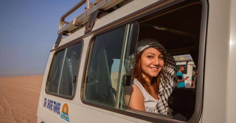 Hurghada: 6-Hour Jeep Desert Safari, Dinner, and Show