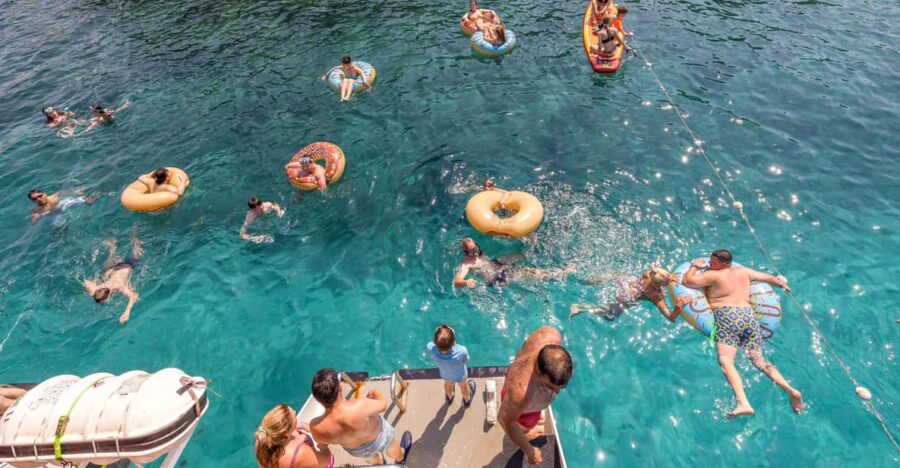 Hvar, Brač, and Pakleni Cruise With Lunch and Drinks
