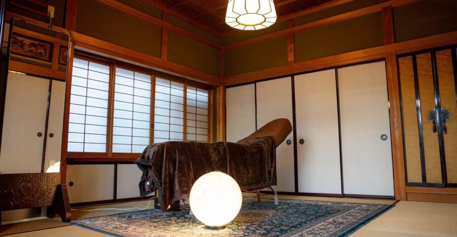 Immersive Facial Treatment in a Japanese Space