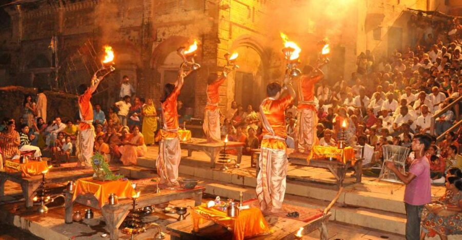 India: Evening Ganga Aarti With Dinner and Private Transfer