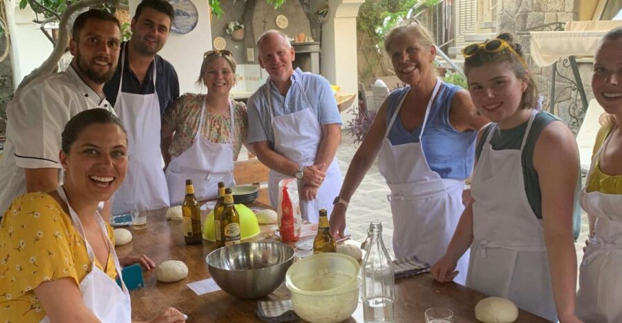 Ischia: Pizza Making Class With Drink Included