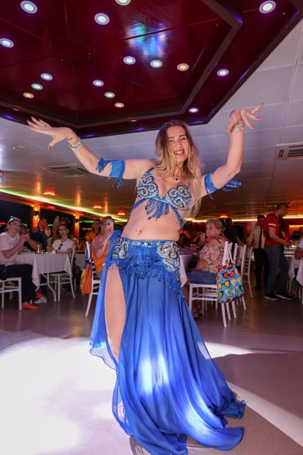 Istanbul: Bosphorus Dinner Cruise , Unlimited Drinks, & Show