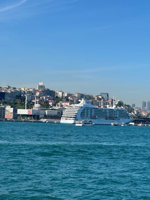 Istanbul: Bosphorus River Sunset Yacht Tour With Commentary