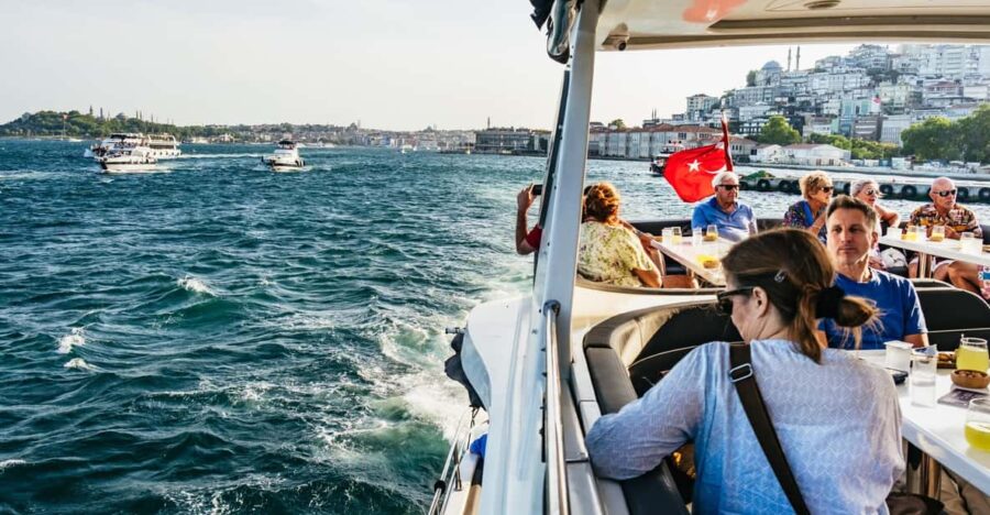 Istanbul: Bosphorus Sunset Cruise on a Luxury Yacht