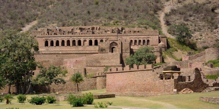 Jaipur to Haunted Bhangarh & Abhaneri Stepwell Day Tour