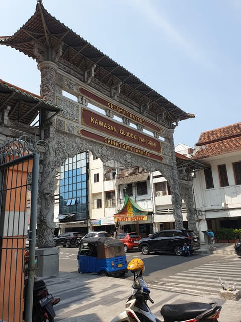 Jakarta: 10-Tasting Private Food Tour With a Local Host - Tour Overview