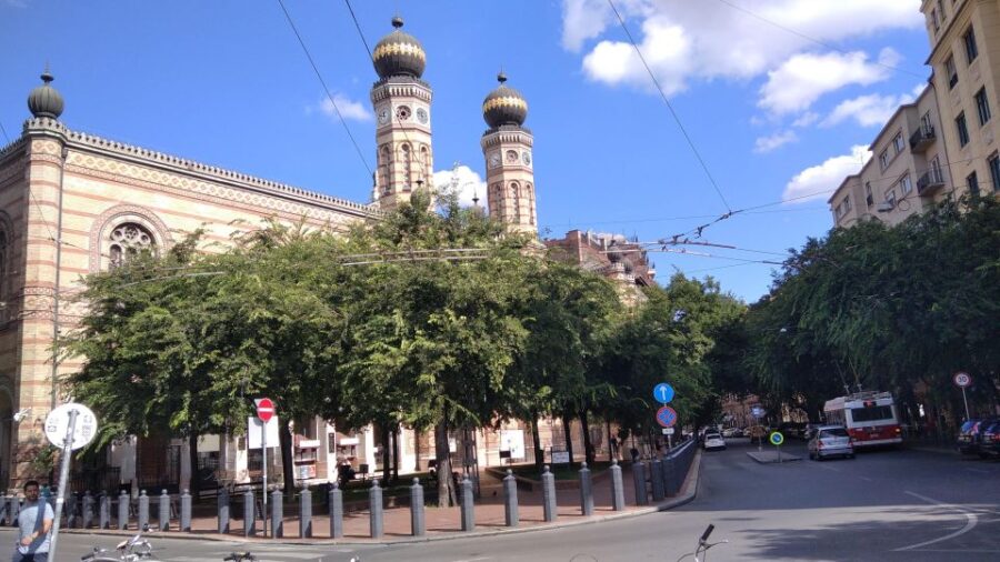 Jewish Quarter & Synagogues With Personal Stories