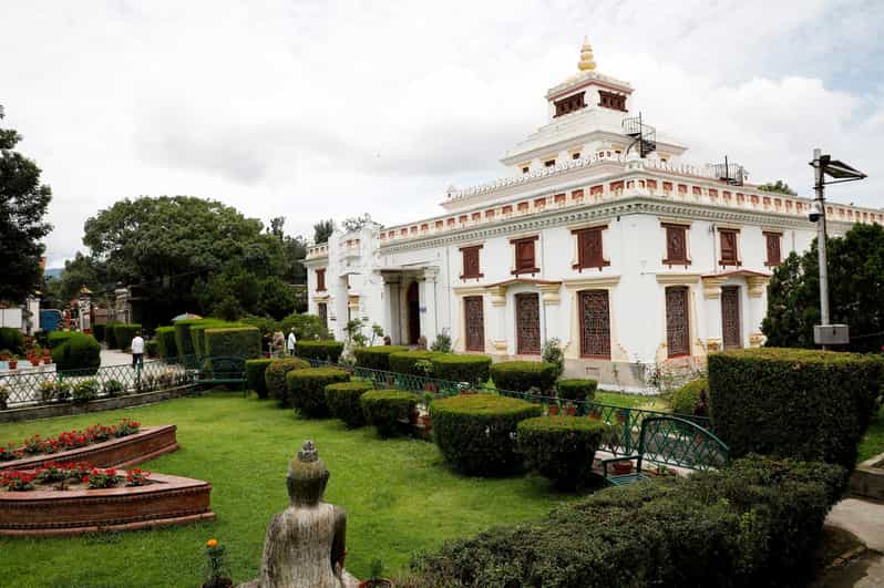 Kathmandu Walking Tour: Swayambhunath & Chhauni Museum