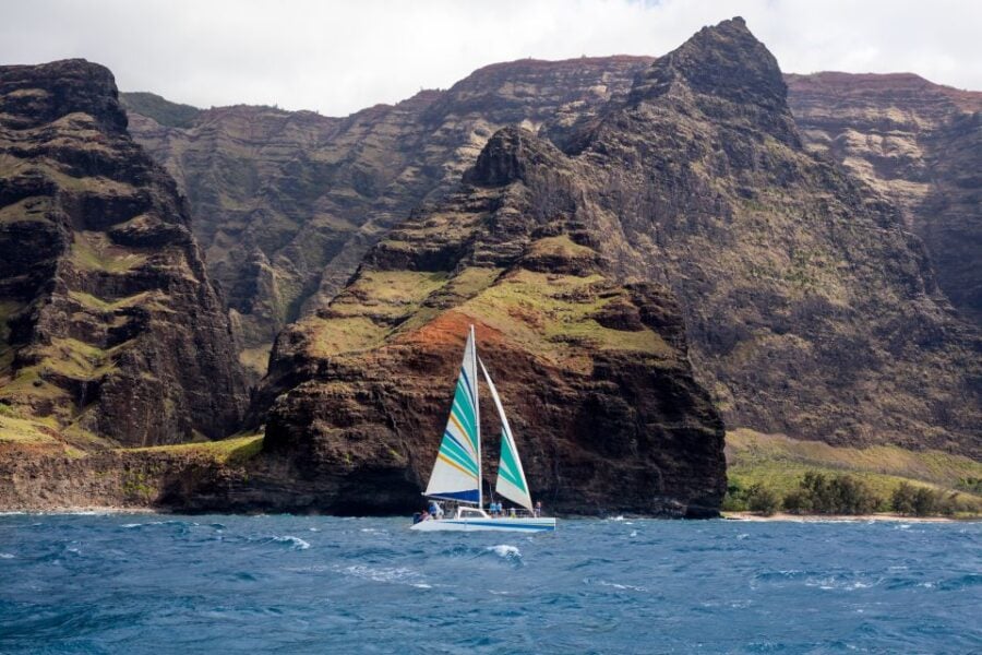 Kauai: Napali Coast Sunset Sailboat Tour With Dinner