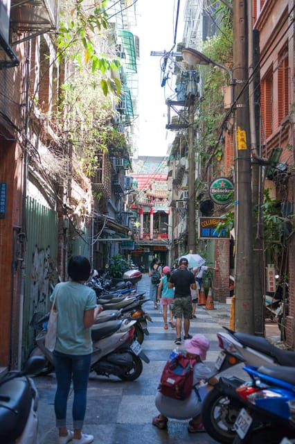 Keelung: Cultural Adventure Guided Walking Tour