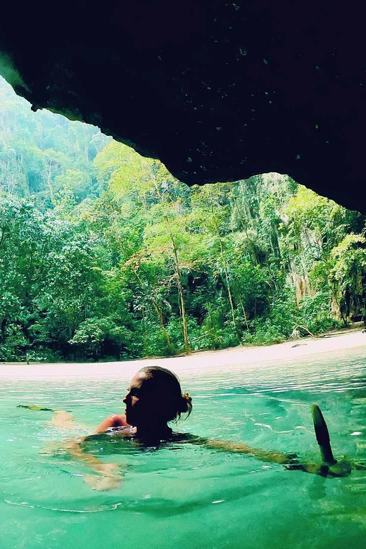 Ko Lanta: Emerald Cave and 4 Islands Tour by Longtail Boat